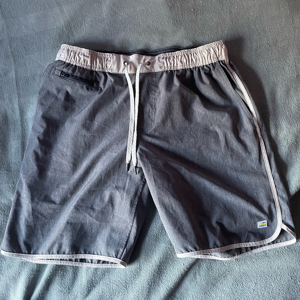 Vuori Banks Short - Large - Grey